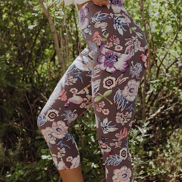 NWT - Simple Addiction Exclusive Flourish Blooms Capri Pocket Leggings -Size S/M - Picture 3 of 4